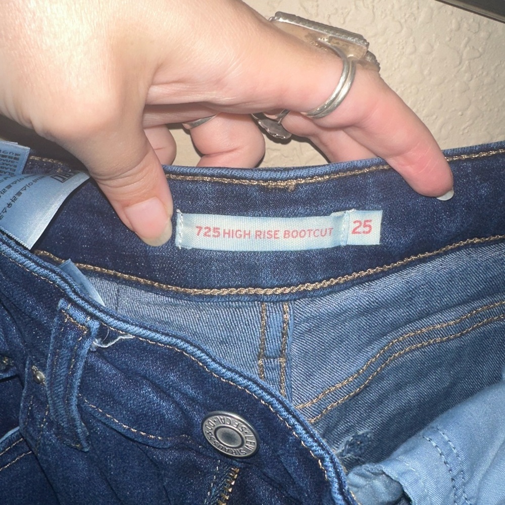 High Rise Bootcut Levi’s - Picture 3 of 7